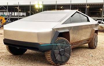 Tesla Cybertruck - Маск продемонстрировал футуристичный пикап Tesla Cybertruck на заводе в Техасе - charter97.org - Техас