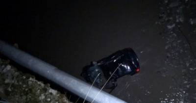 Названа причина падения машины с людьми в реку в Приморье - ren.tv - Приморье край