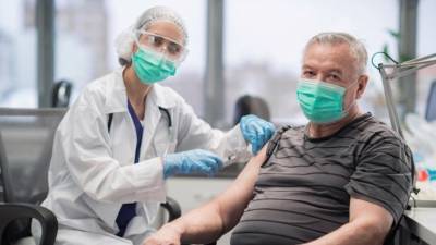 Старейшая свидетельница Сталинградской битвы сделала прививку от коронавируса - 5-tv.ru - Россия - Санкт-Петербург - Волгоград