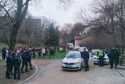 В парке Львова пьяный мужчина избил двоих патрульных - kp.ua - Львов - Львовская обл.