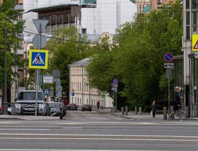 Автоэксперт Сажин назвал причину возвращения контроля над дорожными знаками к МВД - argumenti.ru