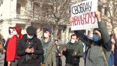 Алексей Навальный - Сторонницу Навального задержали за надпись мелом даты протеста - svoboda.org - Москва - Ростов-На-Дону