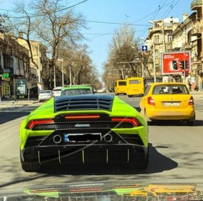 В Украине заметили шикарный Lamborghini «кислотного» цвета (ФОТО) - enovosty.com - Вьетнам