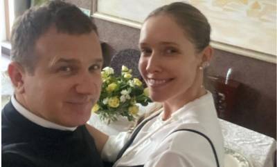 Юрий Горбунов - Екатерина Осадчая - Катя Осадча - Горбунова и Осадчую застали за кокетством за кулисами "Голос країни", появились кадры: даже язык показал - politeka.net