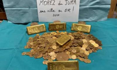 Во Франции - В банках для варенья: во Франции в старом доме нашли золото на 650 000 евро - 24tv.ua