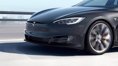 Олег Никитин - Tesla без водителя протаранила дерево и убила двух человек - nation-news.ru