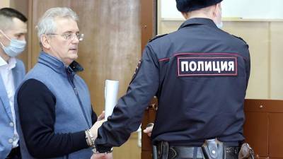 Иван Белозерцев - Борис Шпигель - Евгений Шпигель - Антон Колосков - Суд арестовал деньги и недвижимость экс-губернатора Пензенской области - iz.ru - Москва - Пензенская обл.