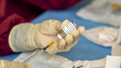 Пожилой мужчина умер в Эстонии после прививки вакциной Pfizer/BioNtech - iz.ru - Израиль - Эстония