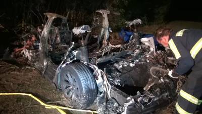 2 человека погибли в предположительно беспилотном автомобиле Tesla в результате аварии - usa.one - Техас - Того