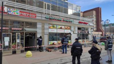 На улице Сикейроса начали сносить незаконно размещенный торговый павильон - piter.tv - Санкт-Петербург