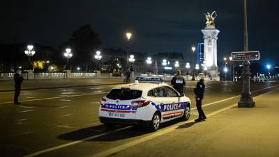 Мужчина с горящей бутылкой хотел проникнуть на территорию Елисейского дворца - gazeta.ru - Париж