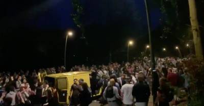 Разгоняли водомётами: первоапрельская шутка привела к массовым беспорядкам в Брюсселе - reendex.ru - Лондон - Париж - Брюссель - Амстердам