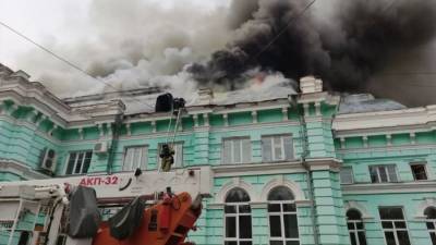Более 120 человек эвакуировали из кардиохирургического центра в Благовещенске из-за пожара - m24.ru - Благовещенск