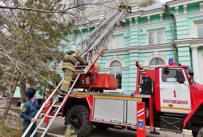 Врачи горящего кардиоцентра в Благовещенске завершили сложную операцию - tvc.ru - Благовещенск