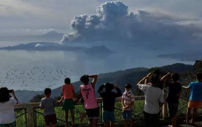 На Филиппинах после 200 землетрясений проснулся вулкан - korrespondent.net - Филиппины