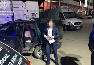 Во Львове полиция остановила машину с 14-летней девочкой за рулем - facenews.ua - Львов