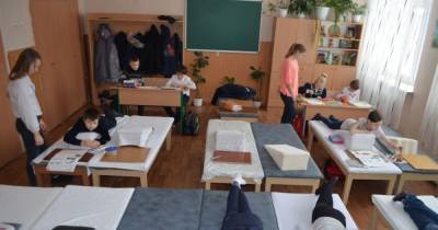 Местные власти говорят — реформа, коллектив и родители против: в Луганской области закрыли единственную для больных сколиозом детей школу - tsn.ua - Луганская обл.