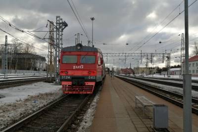 В Тверской области мужчина уснул в электричке и лишился мобильника - tver.mk.ru - Тверь - Тверская обл. - район Конаковский