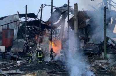 Взрывная волна просто снесла здание: в Харькове тушили пожар на масляном предприятии - from-ua.com - Харьков