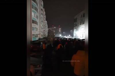 «Смысла нет никакого»: родители в Татарстане затемно выстроились в очередь на запись детей в школу - govoritmoskva.ru - Москва - респ. Татарстан - Альметьевск