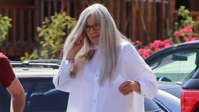 75-летняя Дайан Китон примерила молодежный образ для съемок комедии фото - 24tv.ua - шт. Калифорния