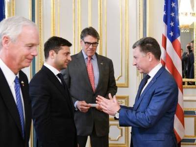Владимир Зеленский - Владимир Путин - Курт Волкер - Андрей Таран - Остин Ллойд - США заявили о «психологическом давлении» России на Украину - rosbalt.ru - Москва - Киев - Вашингтон