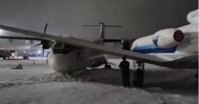 В России в аэропорту врезались в друг друга два самолета (ВИДЕО) - dsnews.ua - Россия - Ленинградская обл. - Сургут - Уральск