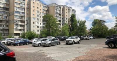 Виталий Кличко - В Киеве с 5 апреля отменяют плату за парковку на коммунальных площадках - delo.ua - Киев
