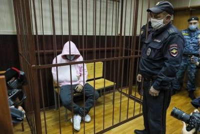 Эльмина Гулиева - Суд продлил на полгода арест сбившему на Infiniti пешеходов в центре столицы рэперу Эльмину Гулиеву - vm.ru - Москва