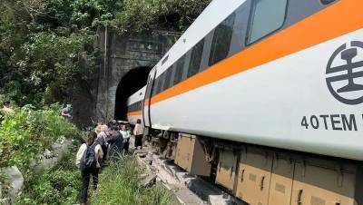 Цай Инвэнь - Крушение поезда в Тайване: 51 погибший, десятки раненых - usa.one - Тайвань