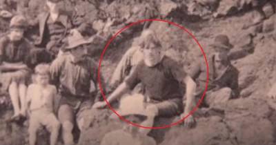 "Путешественника во времени" обнаружили на фото 1917 года - ren.tv - Канада