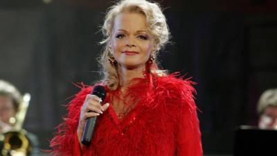 Лариса Долина - Странное поведение дочери Ларисы Долиной неприятно удивило гостей и зрителей «Звезды сошлись» - skuke.net