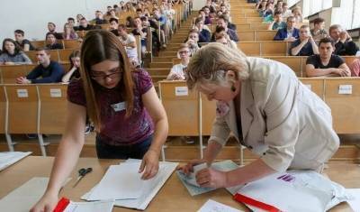 Белорусские выпускники смогут поступать в российские вузы по итогам аналога ЕГЭ - newizv.ru