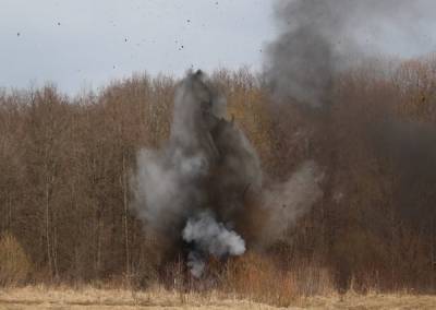 Боевики продолжают обстрелы, ранен гражданский и двое солдат - news.bigmir.net - Донбасс