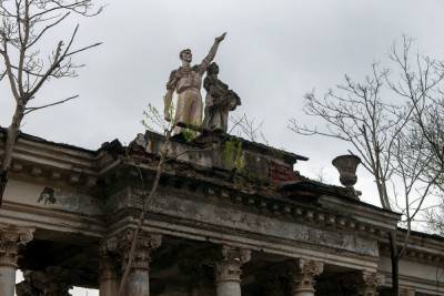 Евгений Первышов - В Краснодаре отреставрируют старую колоннаду в Чистяковской Роще - kuban.mk.ru - Краснодар