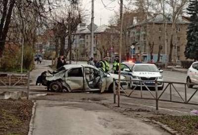 В центре Рязани автомобиль протаранил столб, уходя от погони – очевидец - 7info.ru - Рязань