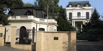 Власти Праги потребовали от российского посольства вернуть часть земли - ruposters.ru - Прага