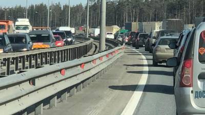Пробка на юге КАД в районе Большого Обуховского моста растянулась на 7 км - piter.tv - Санкт-Петербург