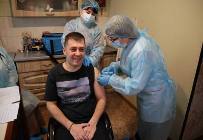 Александр Дегтярев - В Луганскую область поступило 800 доз вакцины Coronavac: кого вакцинируют первым - vchaspik.ua - Луганская обл.