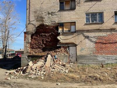 Прокуратура начала проверку по факту обрушения стены дома в Миассе - nakanune.ru