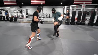 На ринге сошлись боец UFC, бодибилдер и обладатель черного пояса по каратэ: видео эпического боя - 24tv.ua