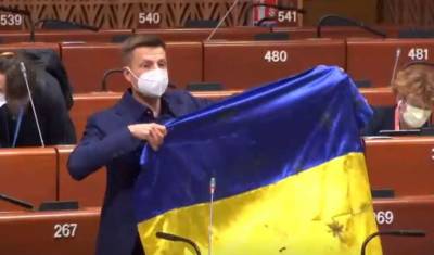 Алексей Гончаренко - Хендрик Дамс - Украинского депутата едва не выгнали из зала ПАСЕ из-за флага Украины - lenta.ua