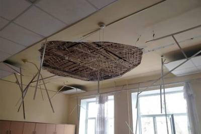 На российских школьников рухнул потолок - lenta.ru - Краснодарский край - Армавир