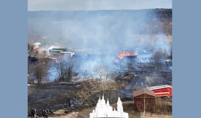 В Тобольске пожарные и местные жители тушили гаражи - nashgorod.ru - Тюмень - Тюменская обл. - Тобольск