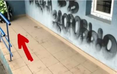 Живому харьковчанину принесли похоронный венок: странный инцидент попал на видео - kharkov.politeka.net - Харьковская обл. - Харьков