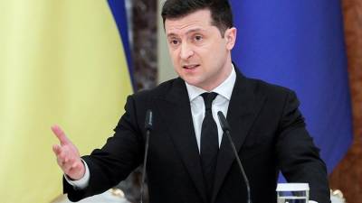 Владимир Зеленский - Более 50% украинцев посчитали Зеленского дилетантом - iz.ru