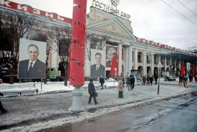Невский проспект у «Гостиного двора» решили озеленить с пятой попытки - spb.mk.ru - Санкт-Петербург - Молдавия - Экология