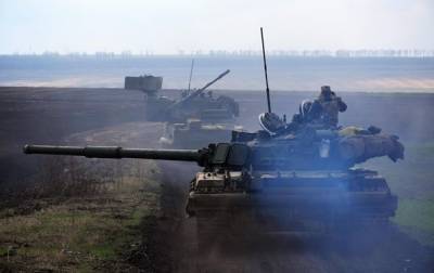 Александр Радчук - На Донбассе украинские танкисты провели учения - ru.slovoidilo.ua