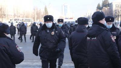 Алексей Навальный - В Кургане силовики берут расписки с активистов, что они не пойдут завтра на митинг - znak.com