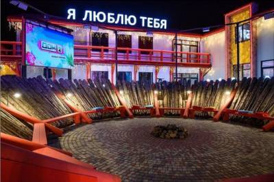 Мама с дочкой, стриптизёры и звёзды проекта - на телеканале «Ю» стартовал «Дом-2» - versia.ru